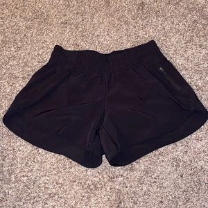 Lululemon tracker shorts 2.5”